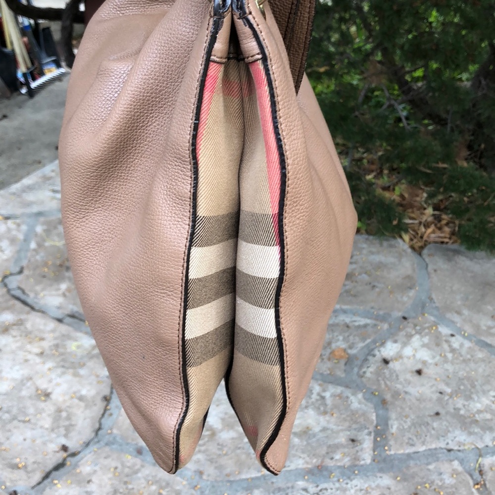 πΊ BURBERRY Cornwall Derby Dk. Sand Leather Purse! - Picture 9 of 16